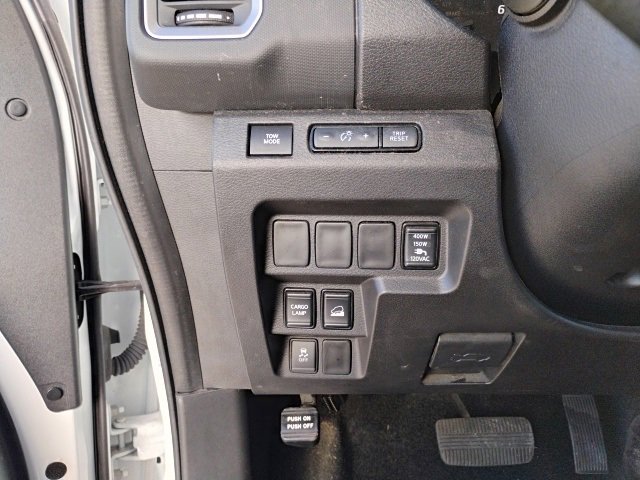 Used 2024 Nissan Frontier SV image 10