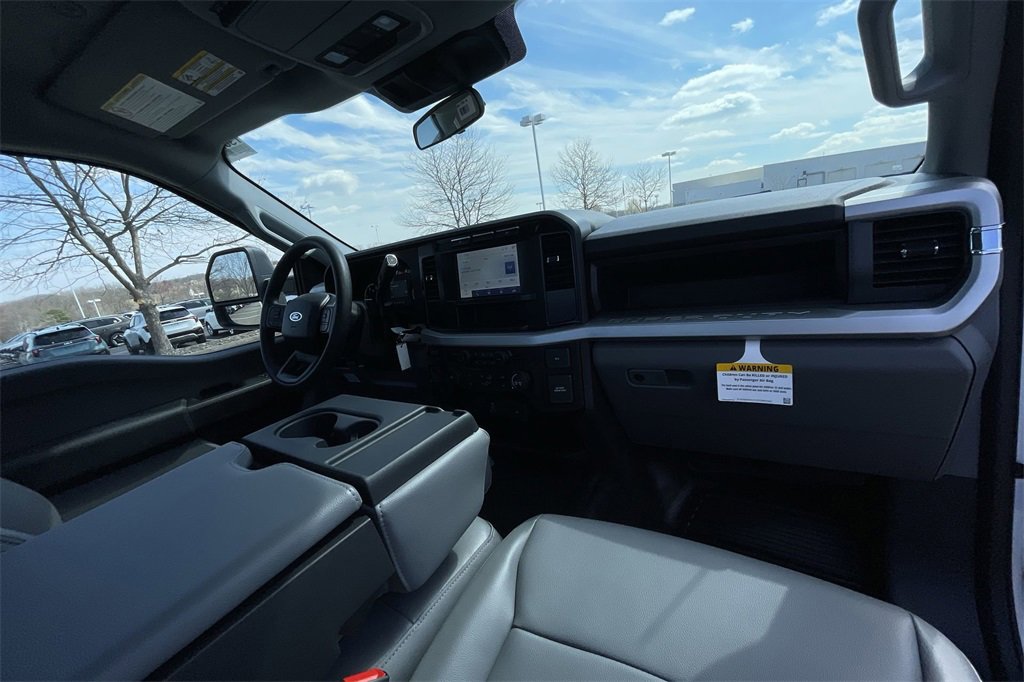 New 2024 Ford F550 4x4 Regular Cab Super Duty image 10