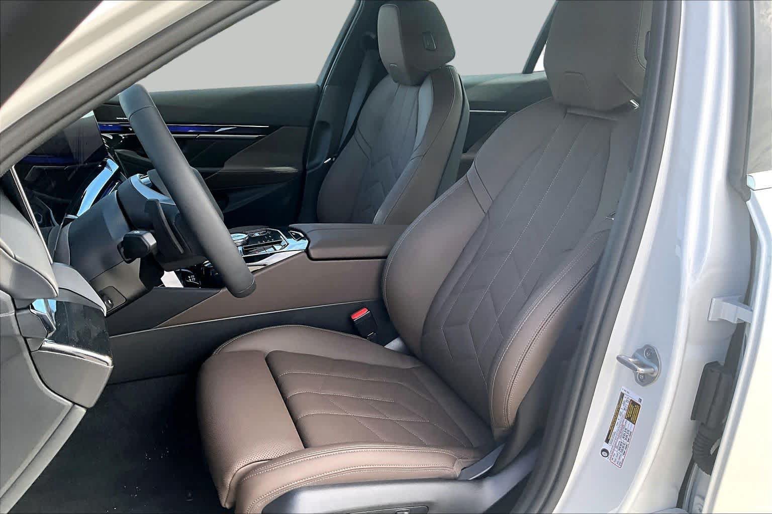 Used 2027 BMW 530i w/ Premium Package RWD image 9