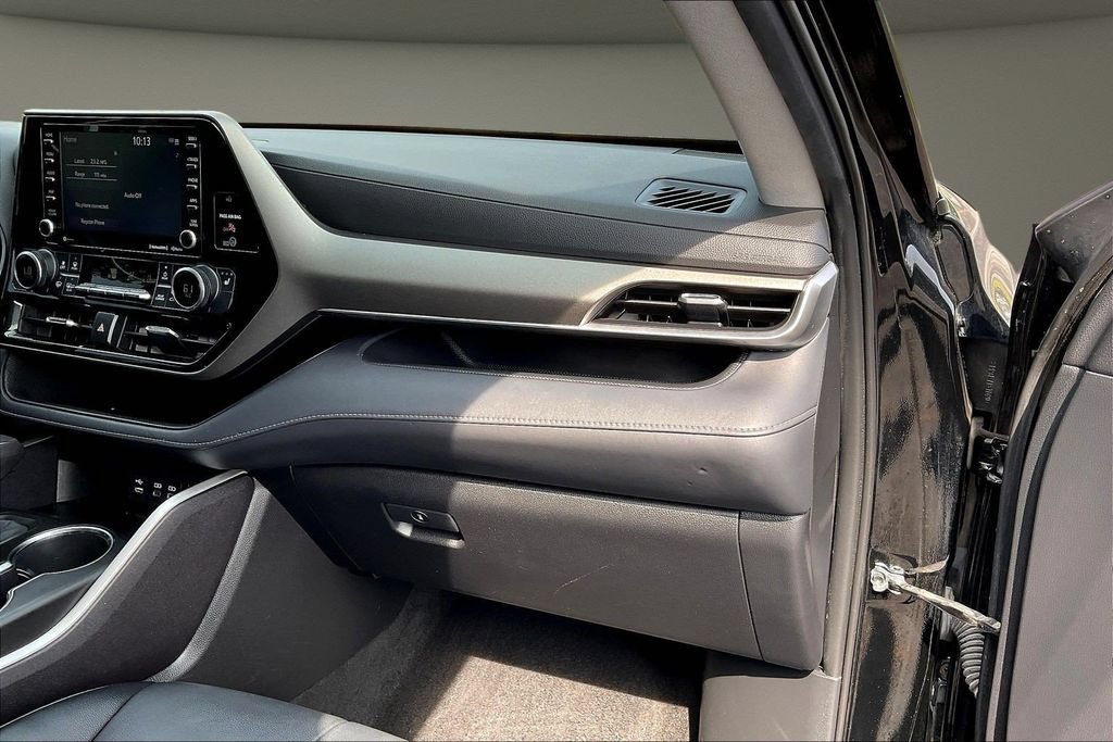 Used 2022 Toyota Highlander XLE FWD image 29