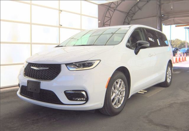 Used 2024 Chrysler Pacifica Touring-L