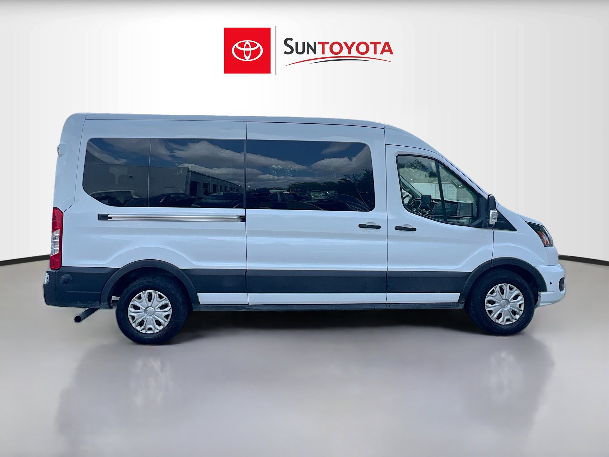 Used 2024 Ford Transit 350 XLT image 2