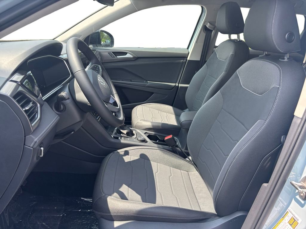 Used 2025 Volkswagen Taos SE image 9