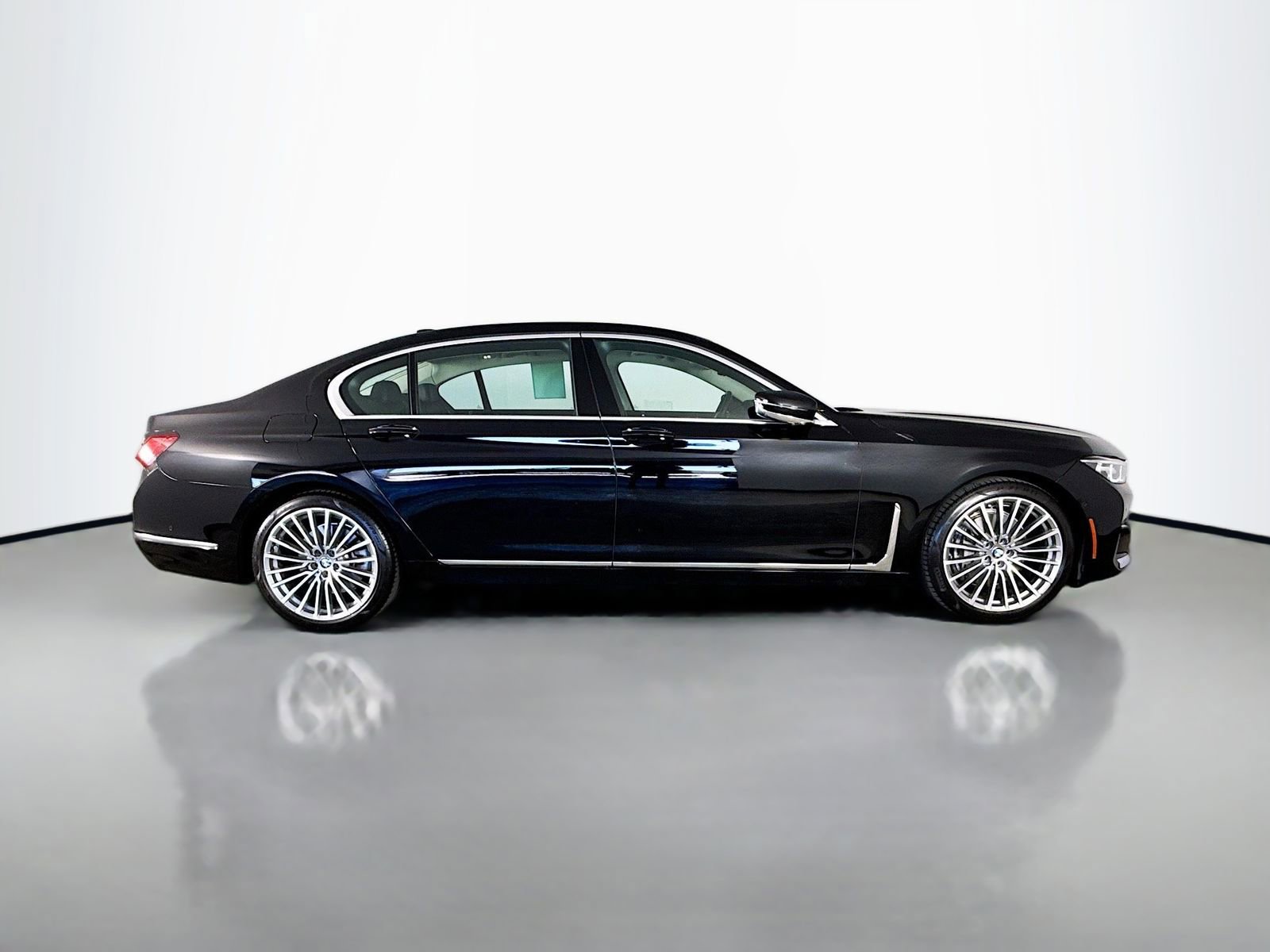 Certified 2022 BMW 740i RWD image 8