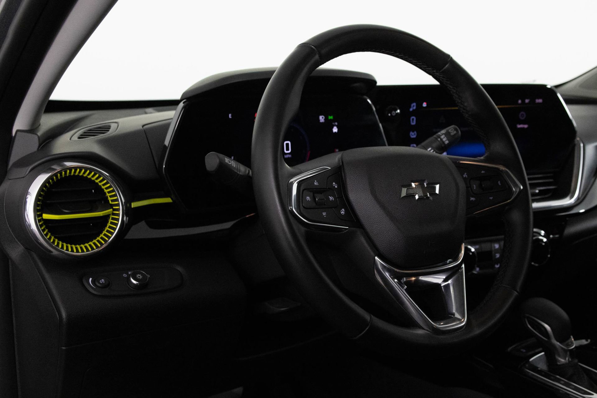 Used 2024 Chevrolet Trax ACTIV w/ Sunroof Package image 33