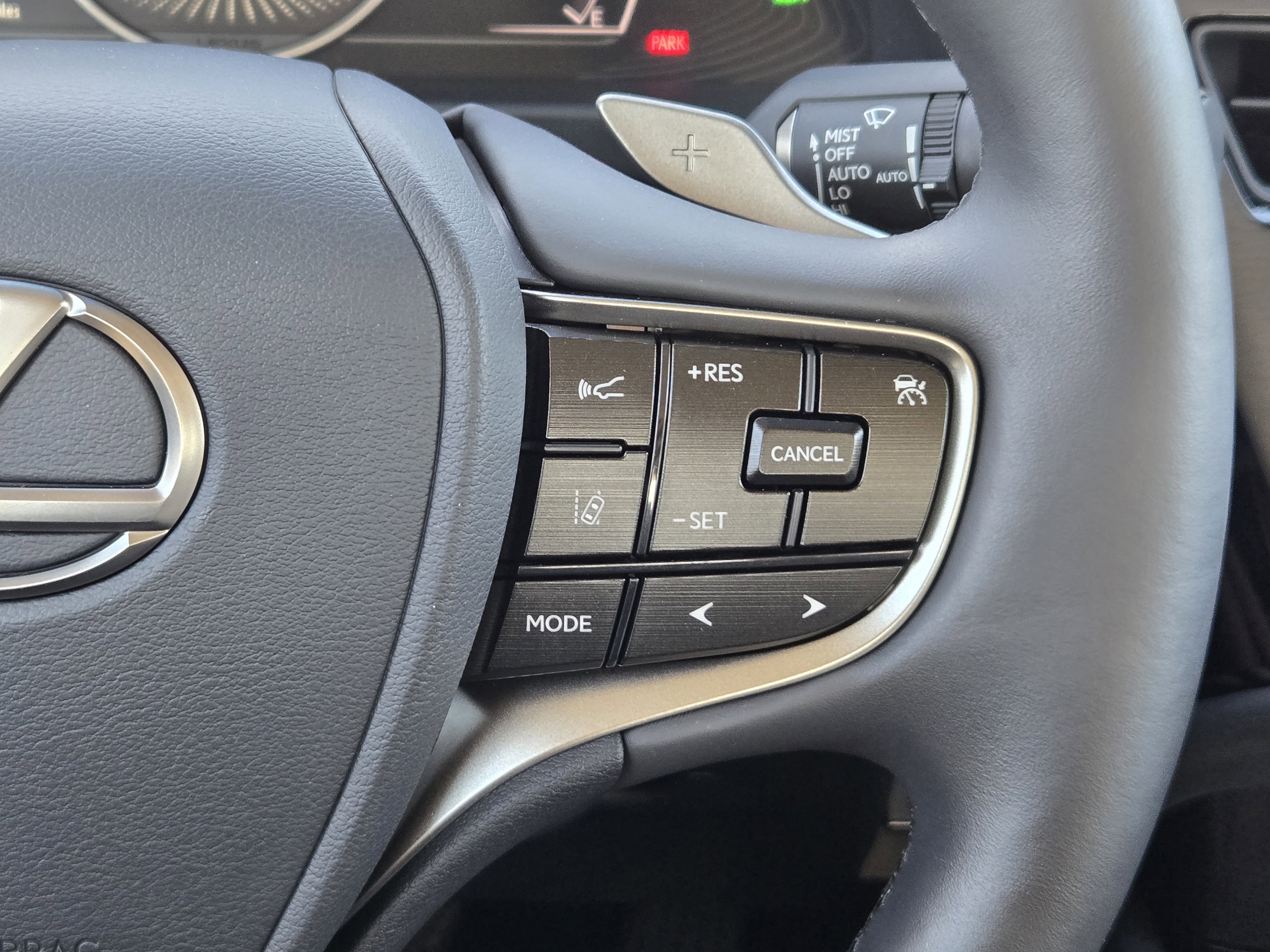 Used 2025 Lexus ES 300h w/ Premium Package image 41