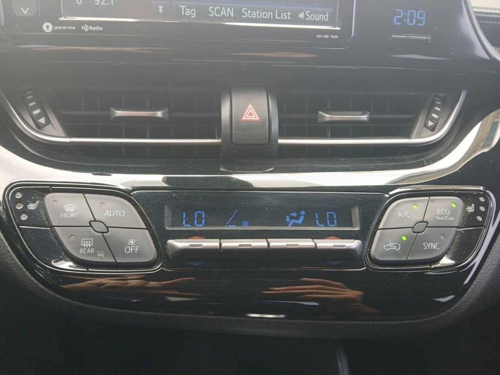 Used 2018 Toyota C-HR XLE FWD image 17