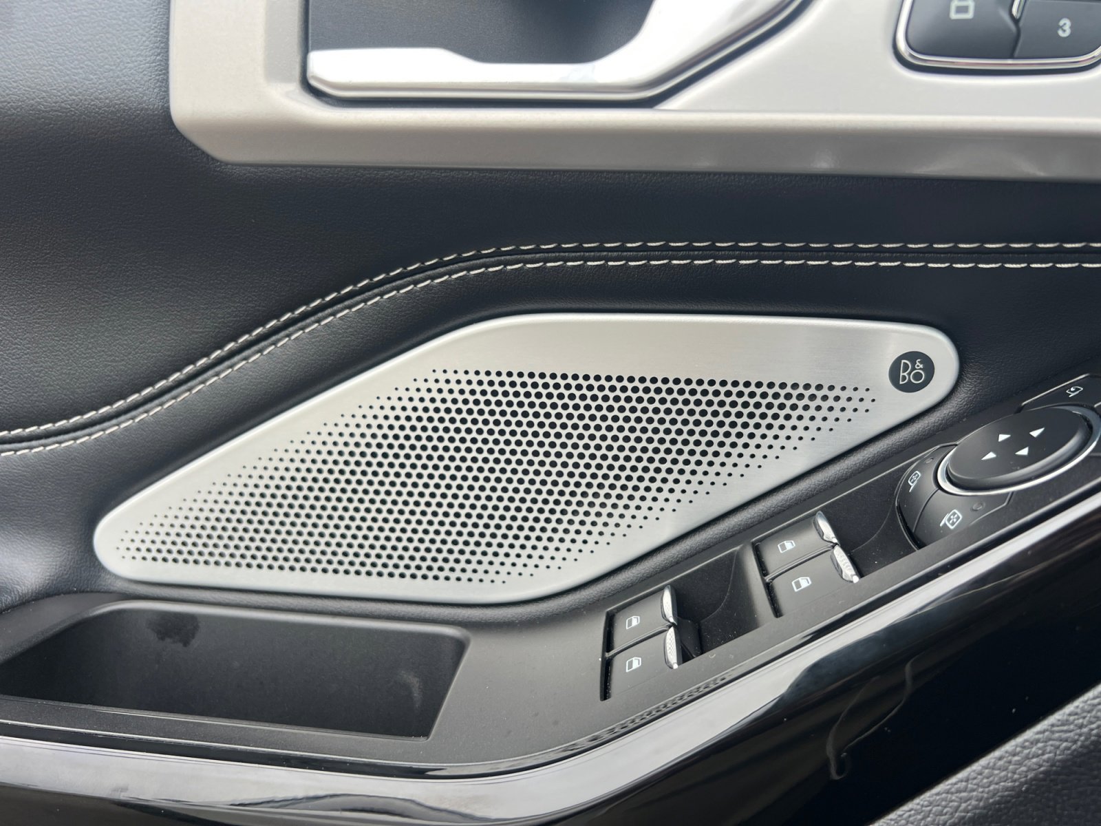 Used 2022 Ford Explorer ST w/ Equipment Group 401A image 27