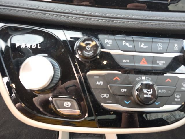 Used 2020 Chrysler Pacifica Limited w/ Tire & Wheel Group image 17