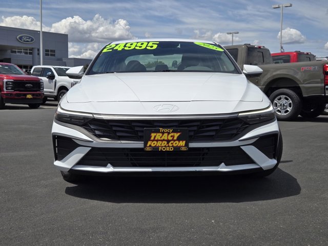 Used 2025 Hyundai Elantra Hybrid FWD image 2