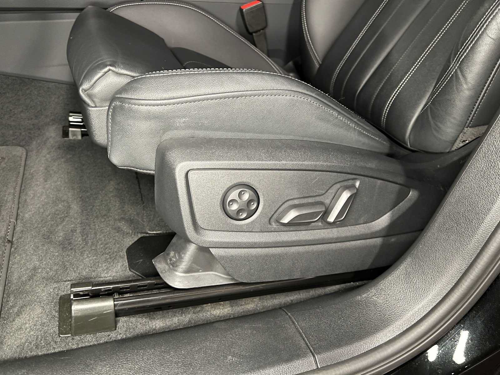 Used 2024 Audi Q5 e Premium w/ Convenience Package AWD/4WD image 24