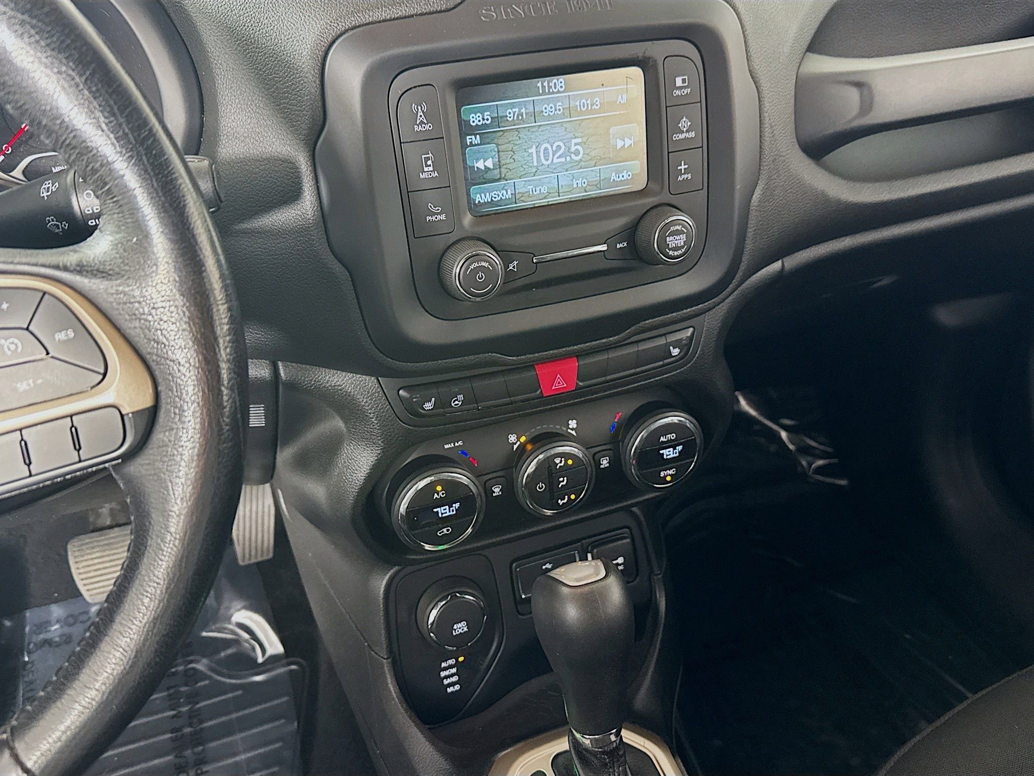 Used 2016 Jeep Renegade Latitude w/ Popular Equipment Group AWD/4WD image 15
