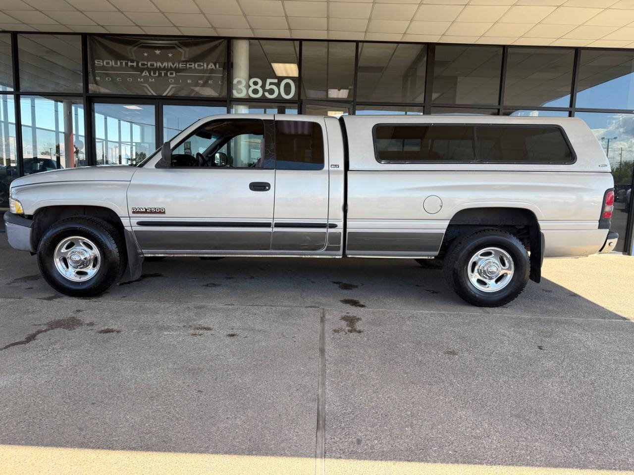 Used 2000 Dodge Ram 2500 Truck 2WD Quad Cab image 2