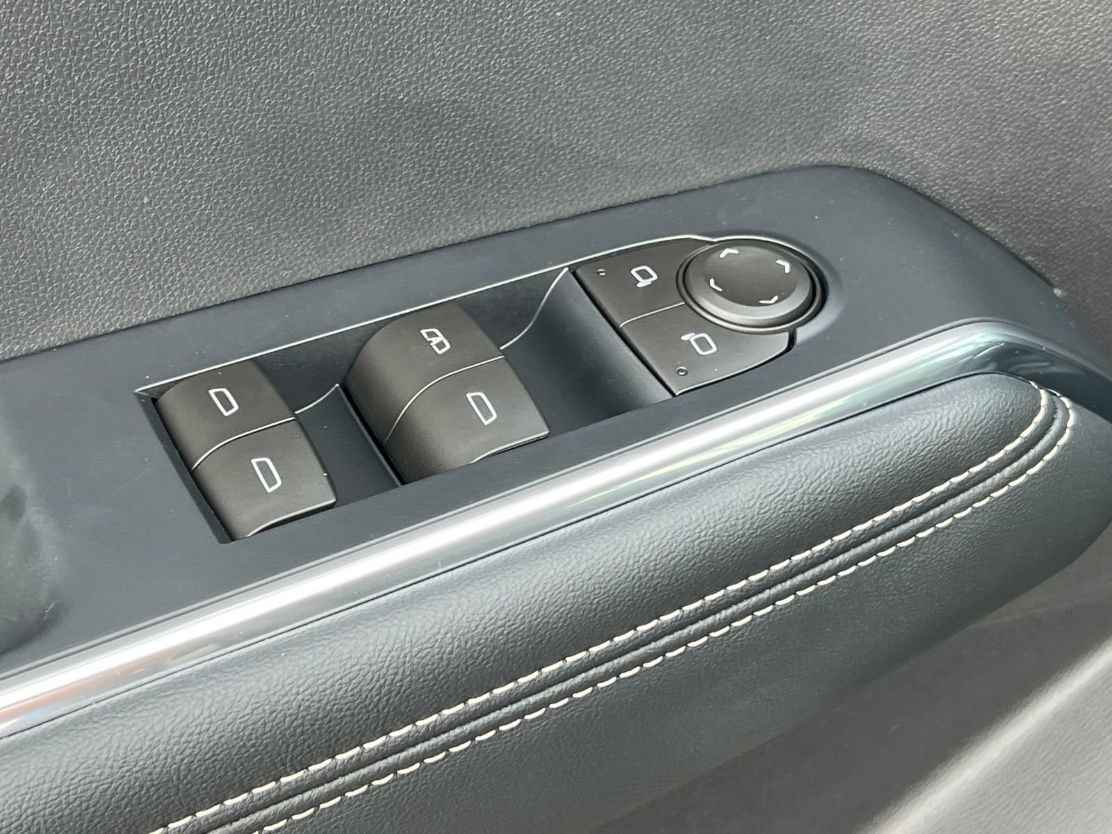 New 2027 GMC Acadia Elevation AWD/4WD image 15
