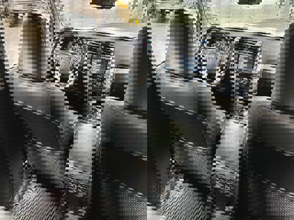 Used 2021 Toyota 4Runner SR5 Premium image 19