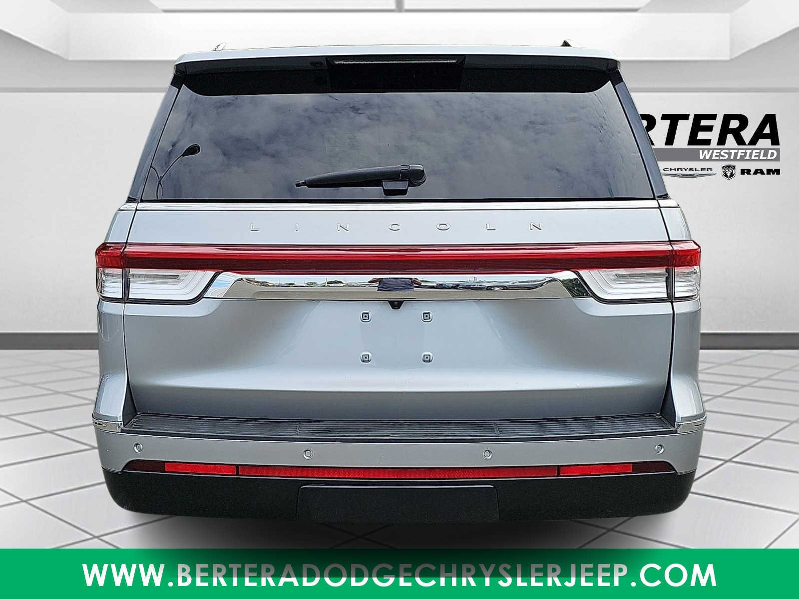 Used 2022 Lincoln Navigator L Reserve AWD/4WD image 5