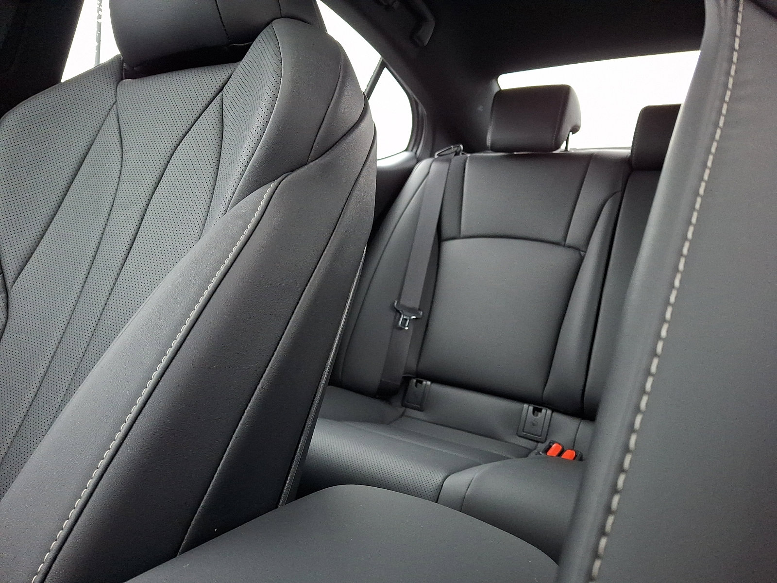 Used 2025 Lexus ES 350 F Sport w/ Accessory Package (Z1) image 18