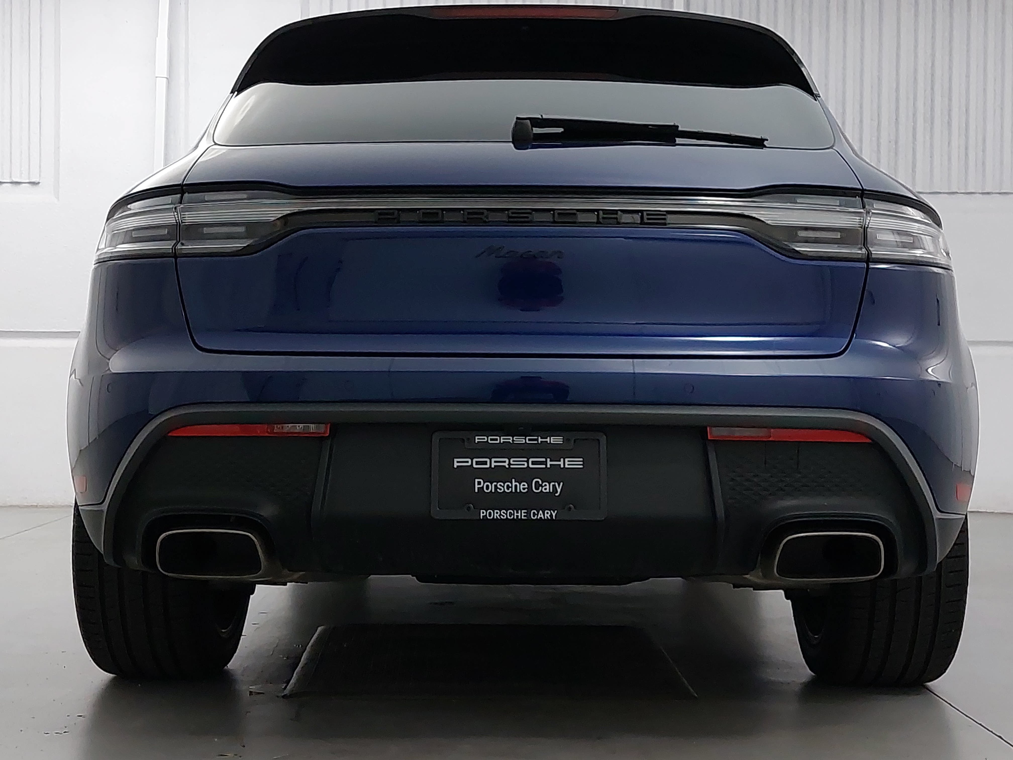 Certified 2026 Porsche Macan AWD/4WD image 6