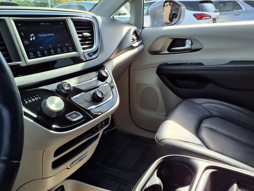 Used 2020 Chrysler Pacifica Touring-L image 21
