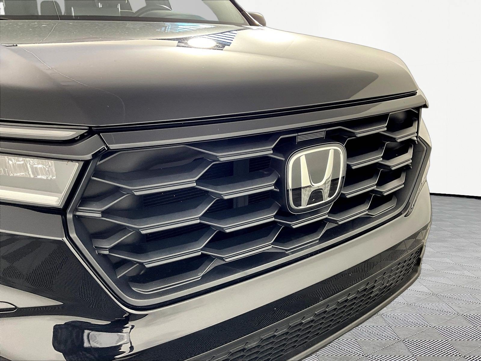 Used 2025 Honda Pilot Sport image 33