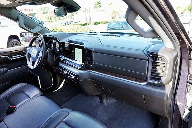 Used 2025 GMC Sierra 1500 SLT AWD/4WD image 17