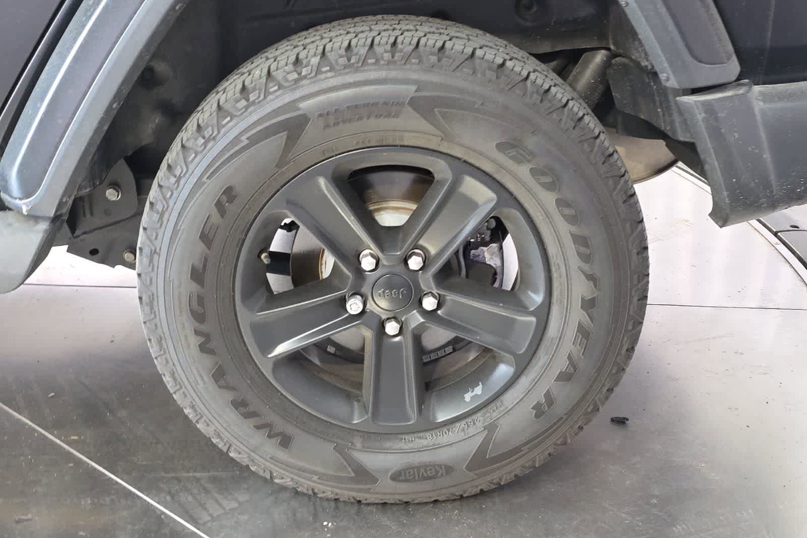 Used 2019 Jeep Wrangler Unlimited Sahara AWD/4WD image 12