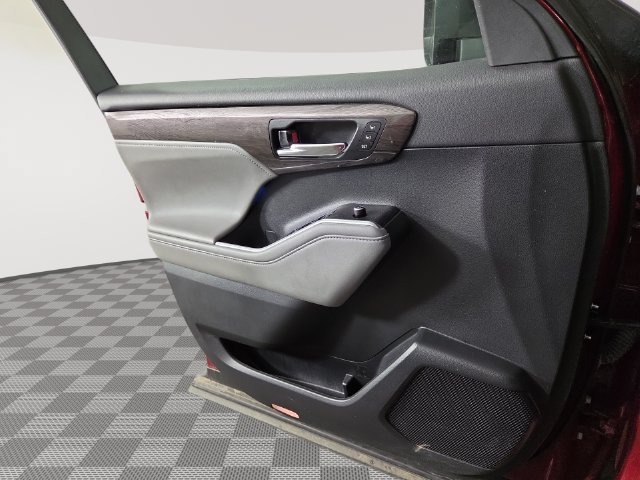 Used 2021 Toyota Highlander Platinum AWD/4WD image 29