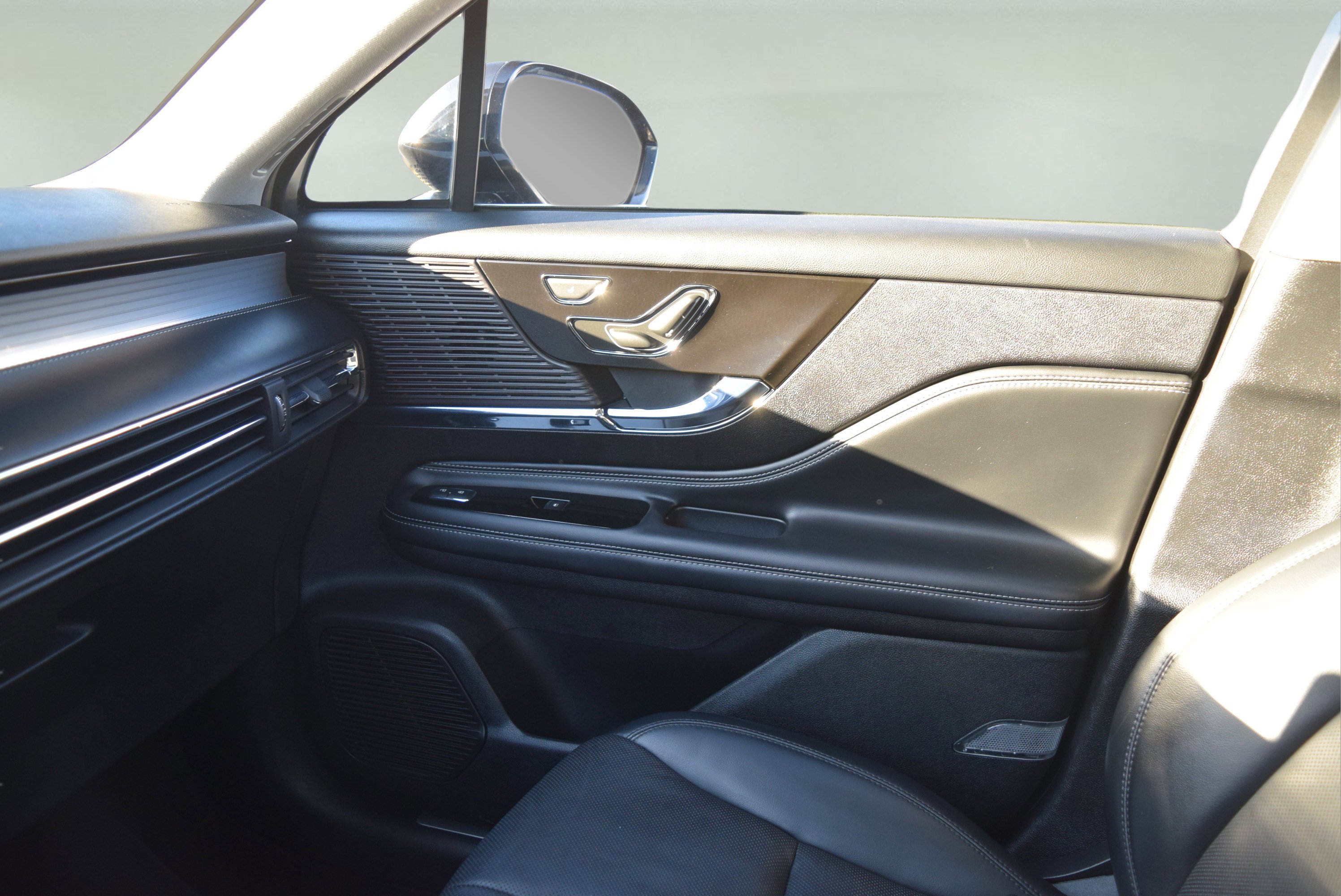 Used 2022 Lincoln Corsair AWD w/ Premium Package image 17