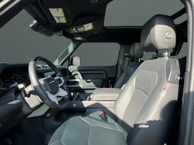 Used 2024 Land Rover Defender 90 X-Dynamic SE image 14