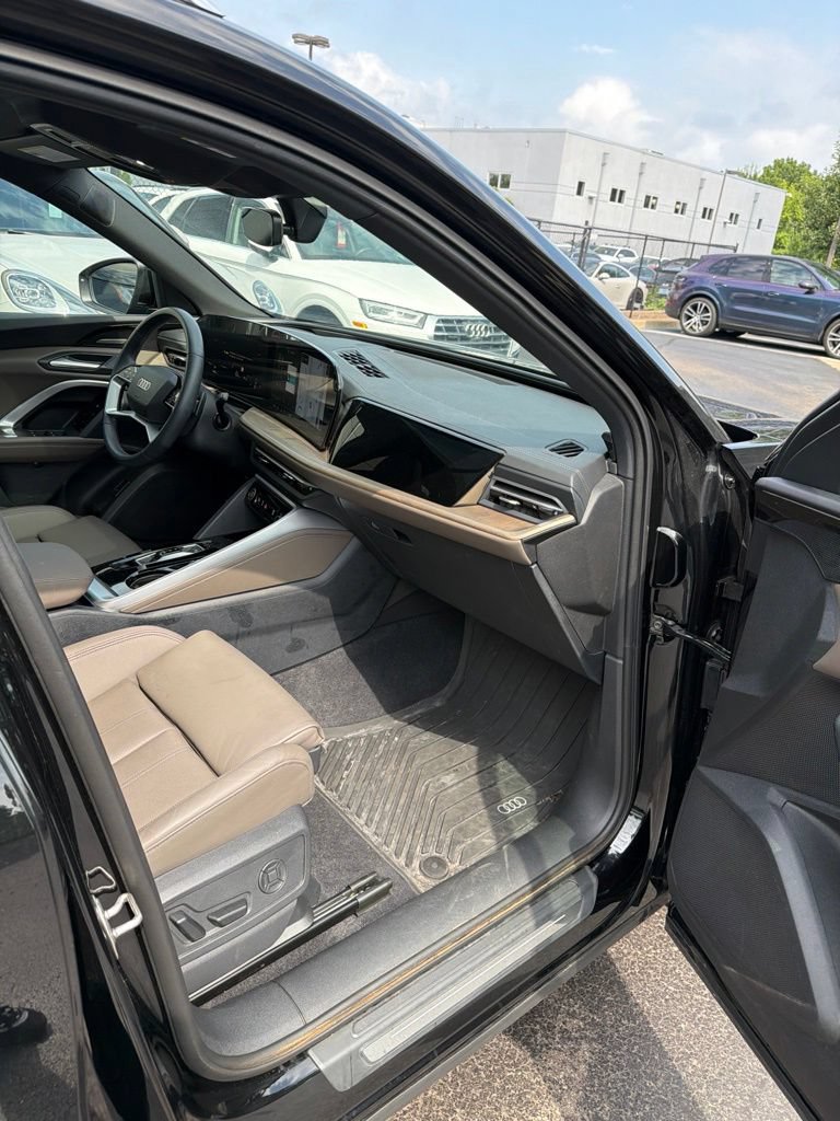 Certified 2025 Audi Q5 Premium Plus w/ Premium Plus AWD/4WD image 6