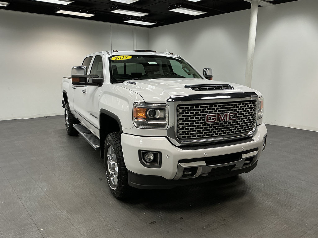 Used 2017 GMC Sierra 3500 Denali w/ Duramax Plus Package AWD/4WD image 7