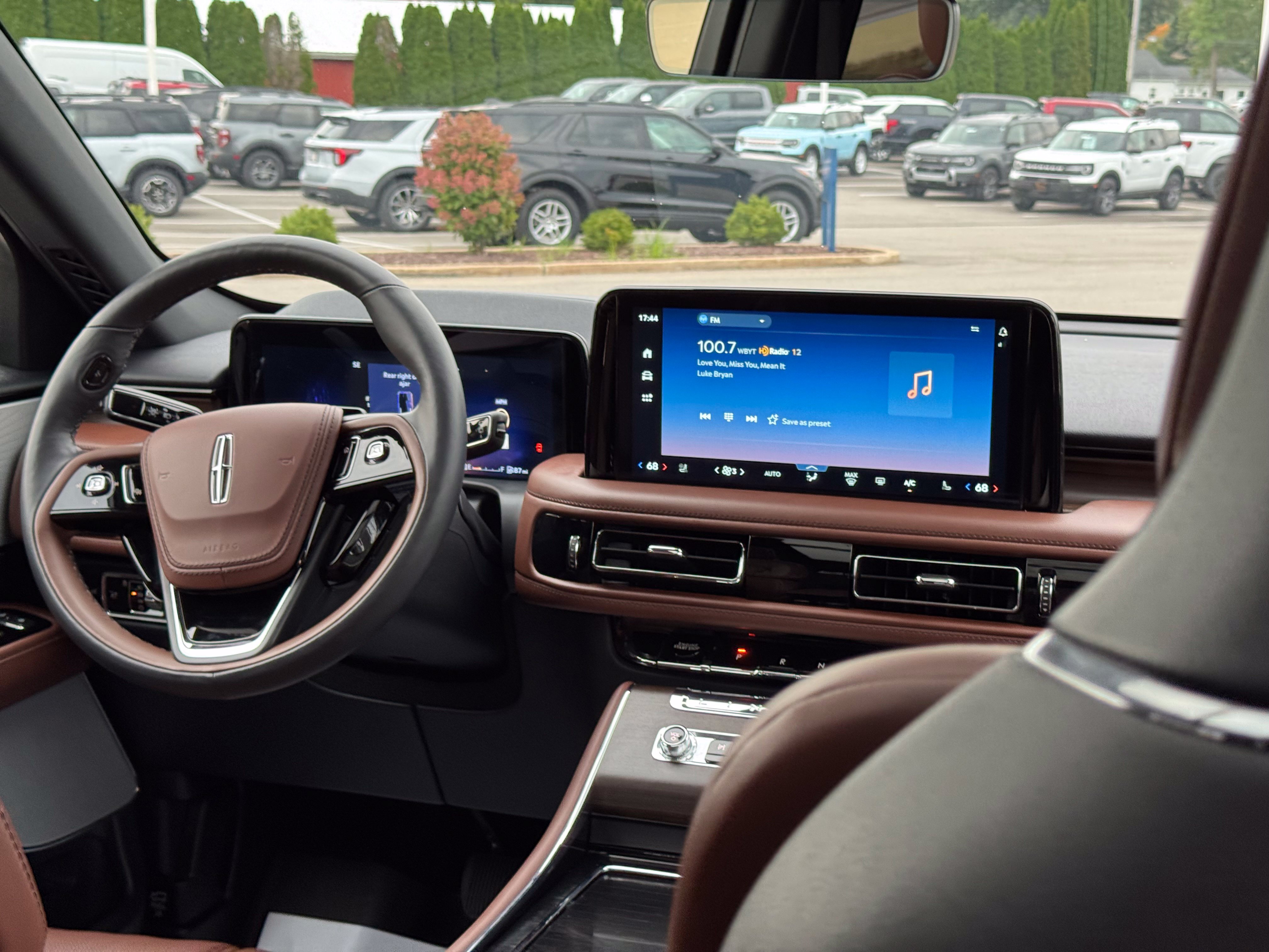 Used 2026 Lincoln Aviator Reserve AWD/4WD image 18