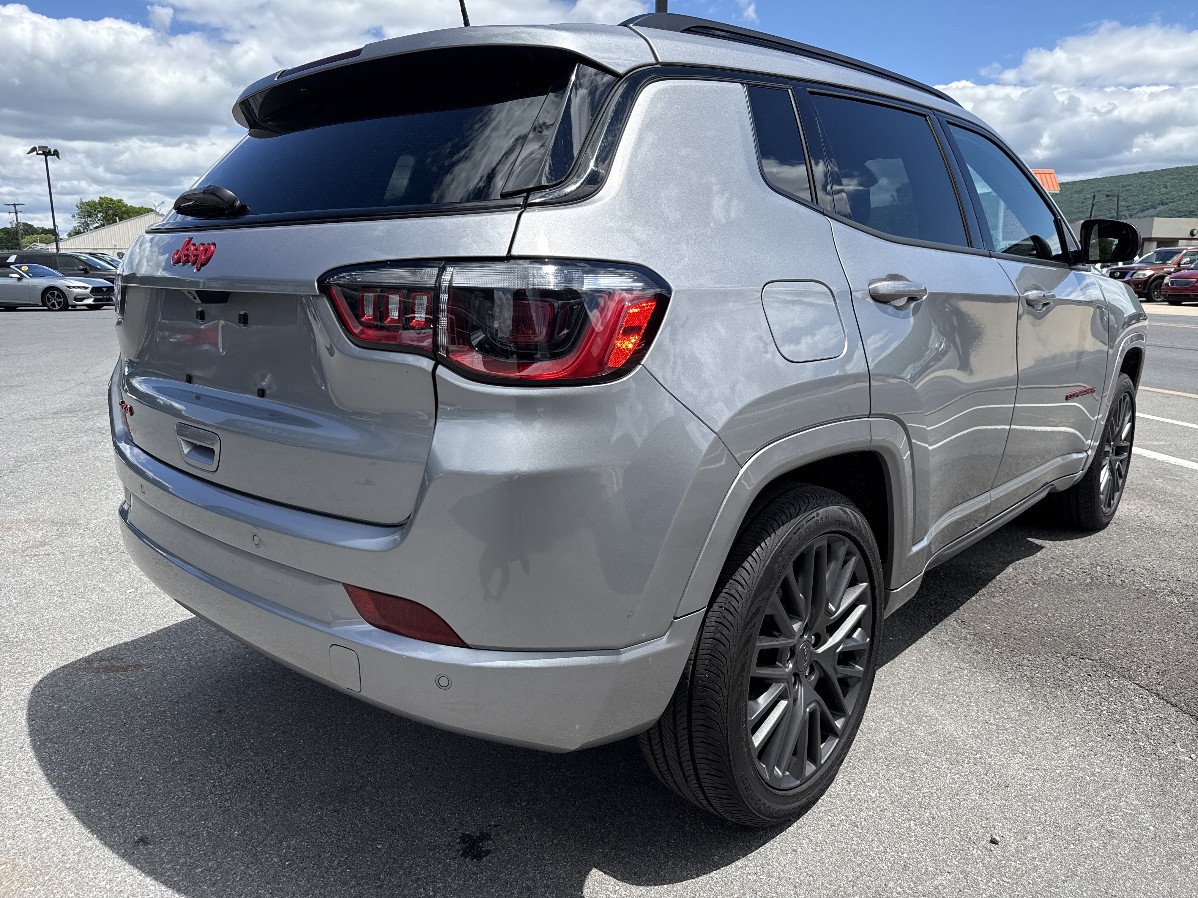Used 2023 Jeep Compass Limited AWD/4WD image 3