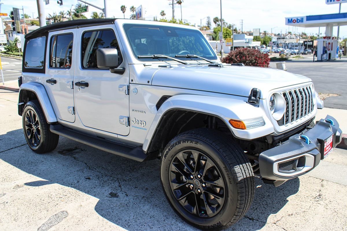 Used 2024 Jeep Wrangler Unlimited Sahara w/ Technology Group AWD/4WD image 7