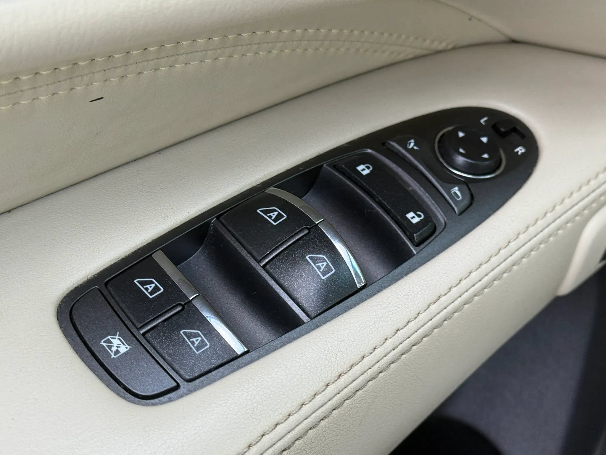 Used 2015 INFINITI QX60 Luxe w/ Premium Plus Package AWD/4WD image 23