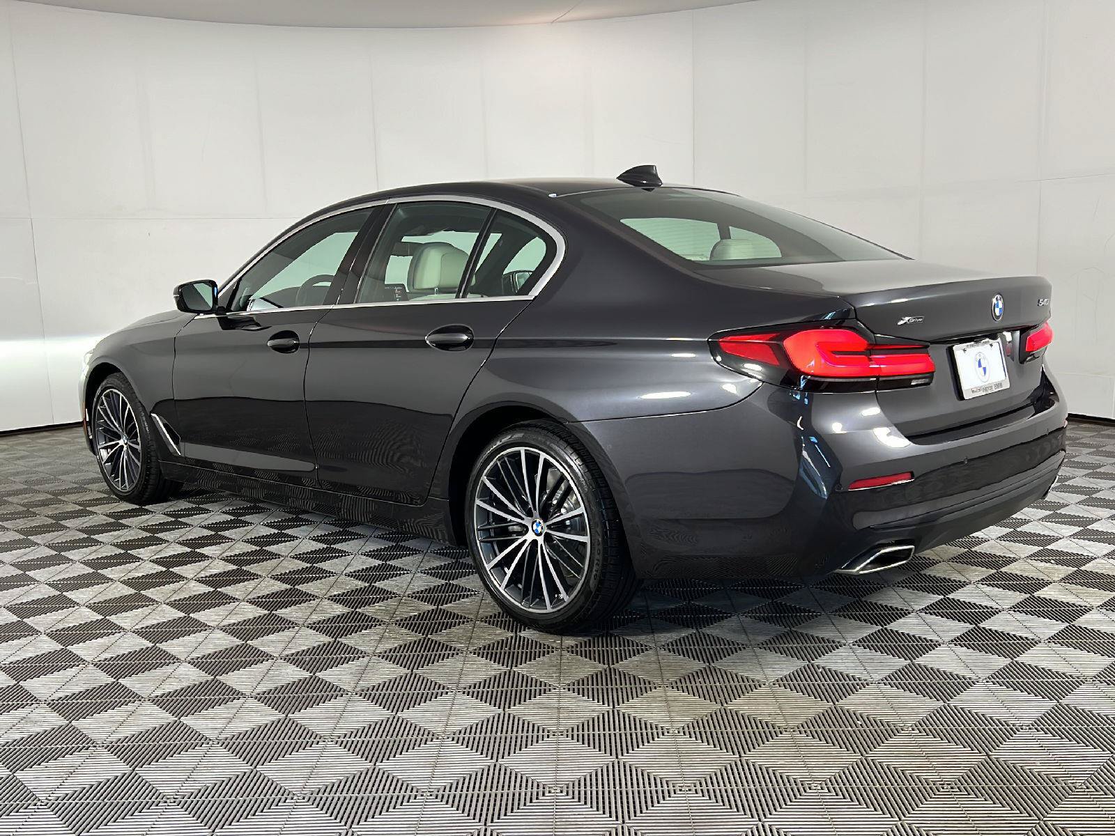 Used 2022 BMW 540i xDrive w/ Premium Package AWD/4WD image 9