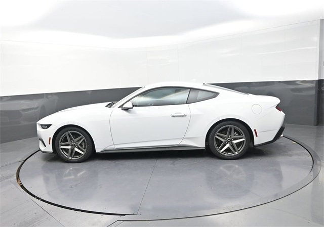 Used 2024 Ford Mustang Coupe image 4