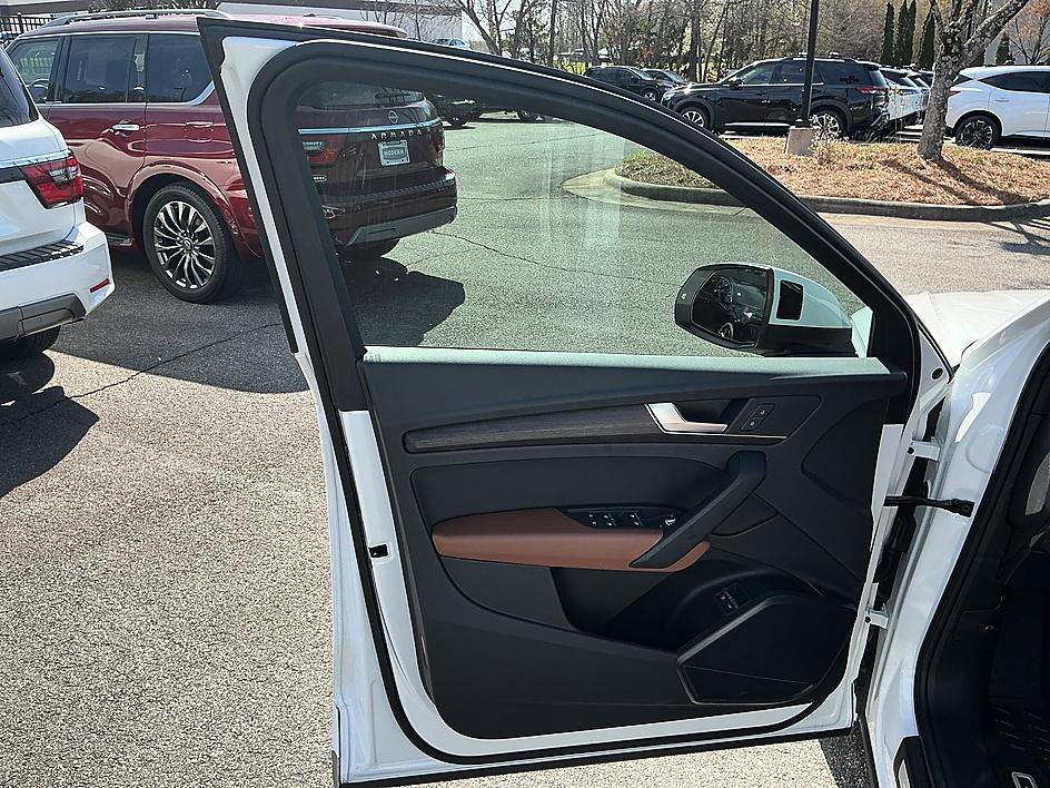 Used 2025 Audi Q5 e Premium image 11