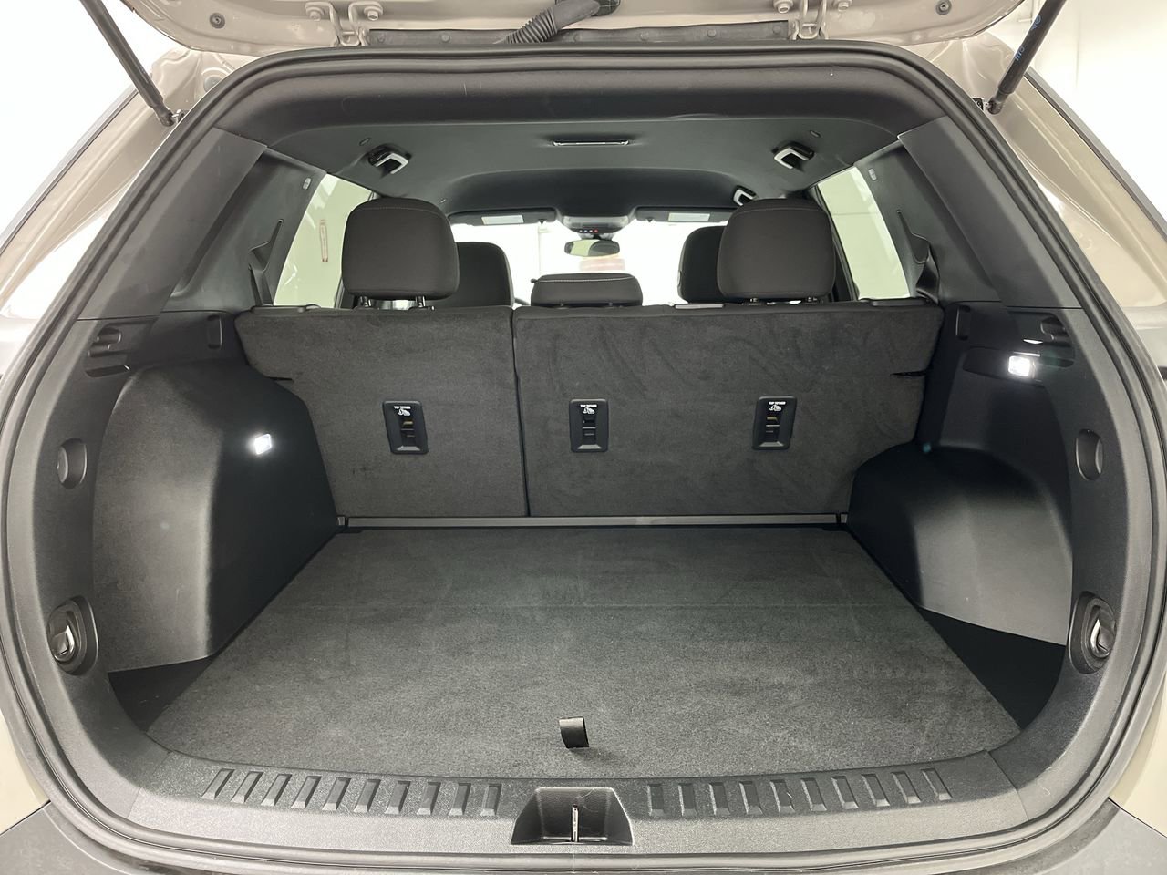 Certified 2025 GMC Terrain Elevation AWD/4WD image 27