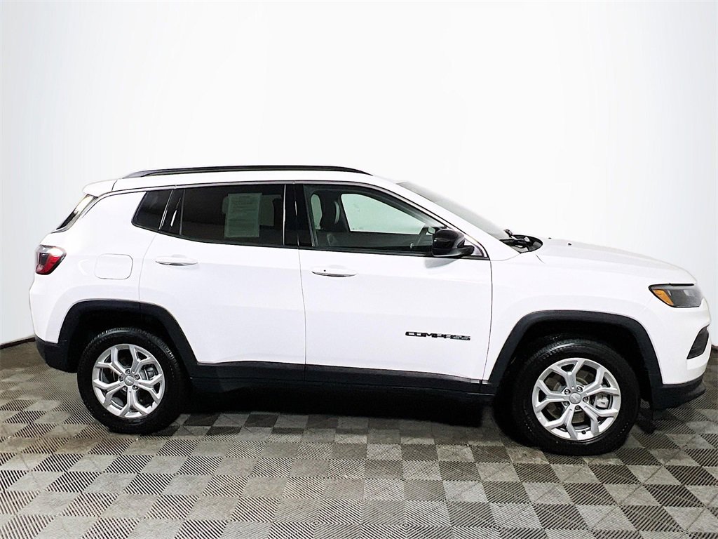 Used 2024 Jeep Compass Latitude image 9
