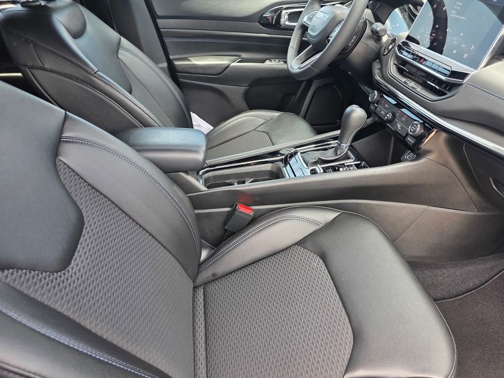 New 2026 Jeep Compass Latitude AWD/4WD image 13