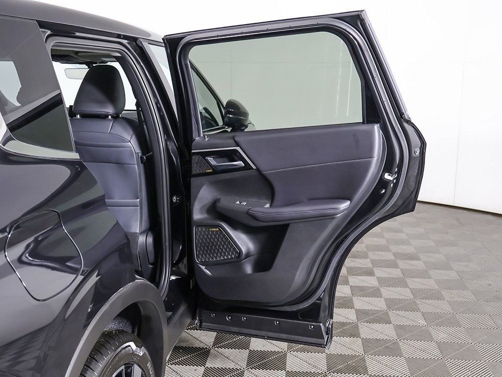 New 2025 Mitsubishi Outlander SE image 26