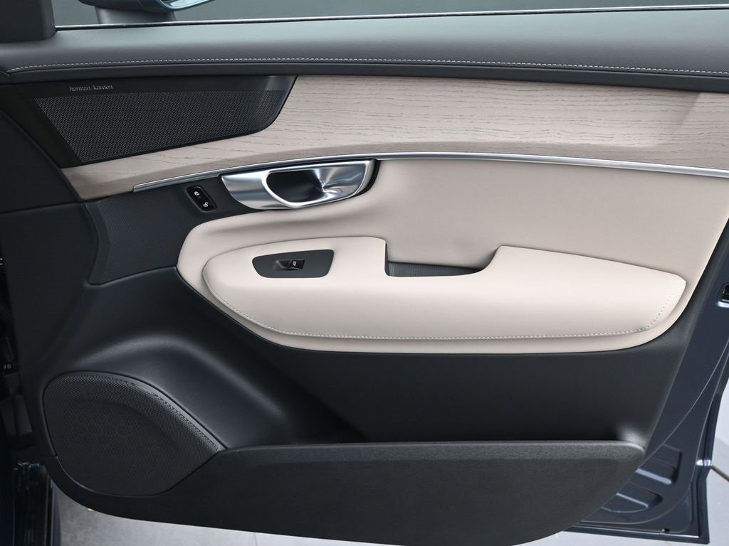 New 2026 Volvo XC90 B5 Plus image 14