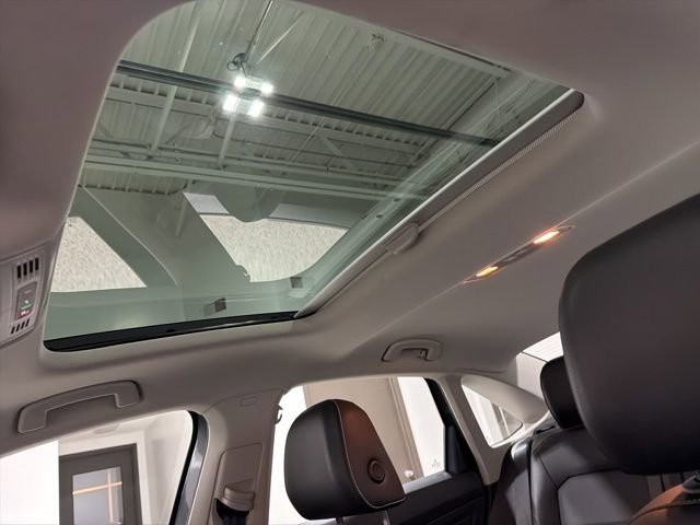 Used 2023 Volkswagen Jetta SE w/ Panoramic Sunroof Package image 26