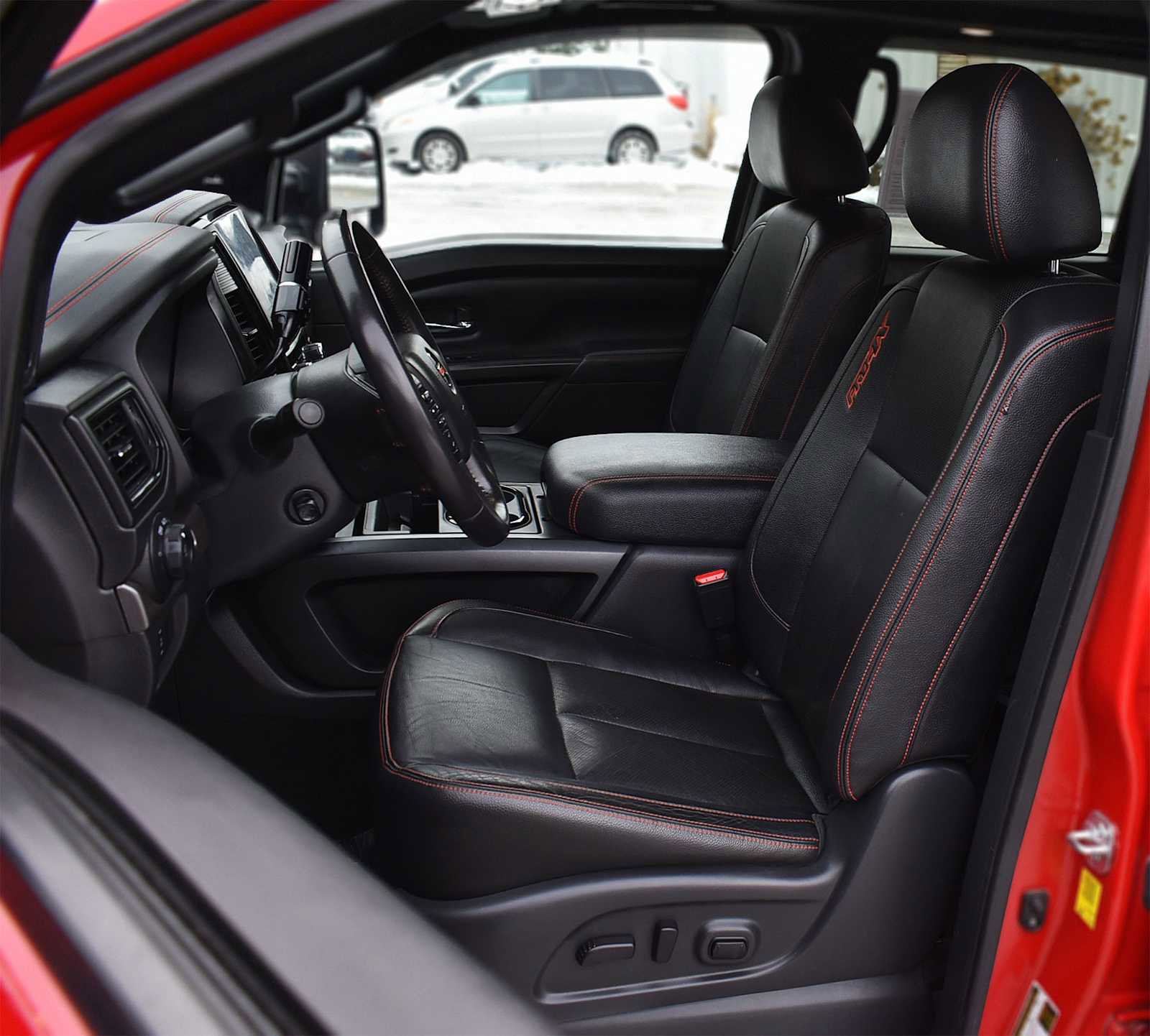 Used 2021 Nissan Titan PRO-4X w/ Pro-4x Convenience Package image 10