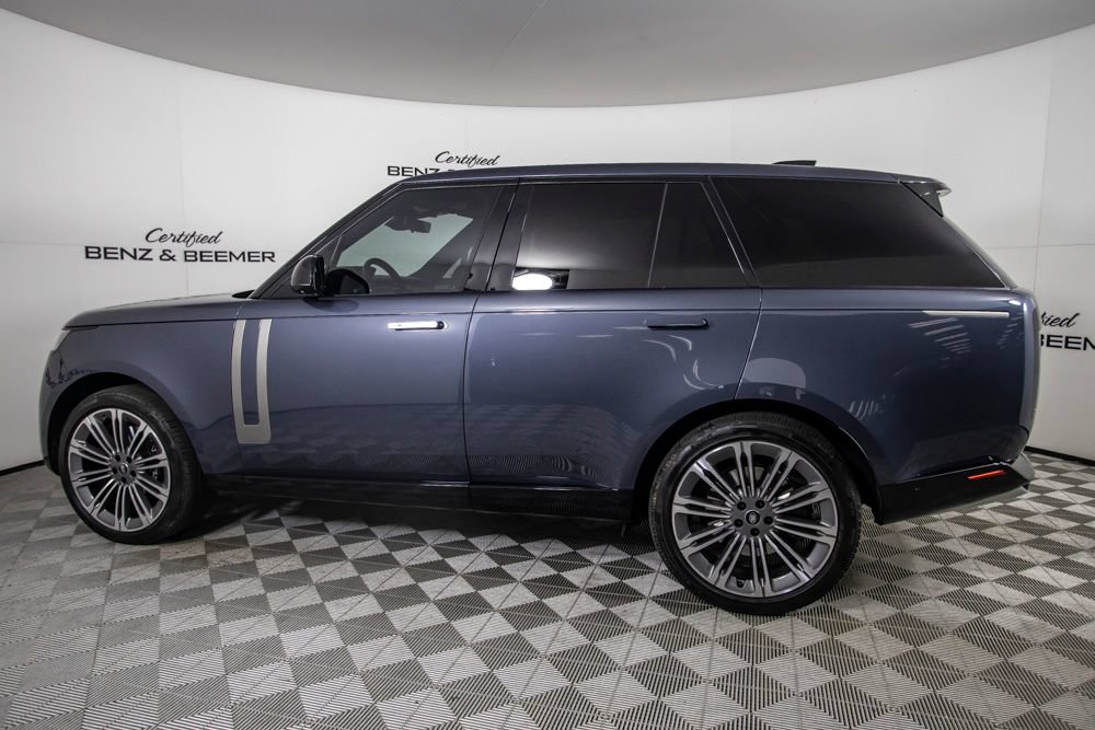 Used 2025 Land Rover Range Rover SE AWD/4WD image 11