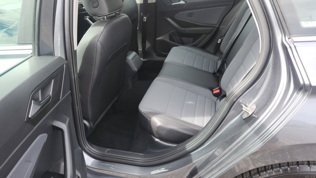 Used 2025 Volkswagen Jetta SE FWD image 15