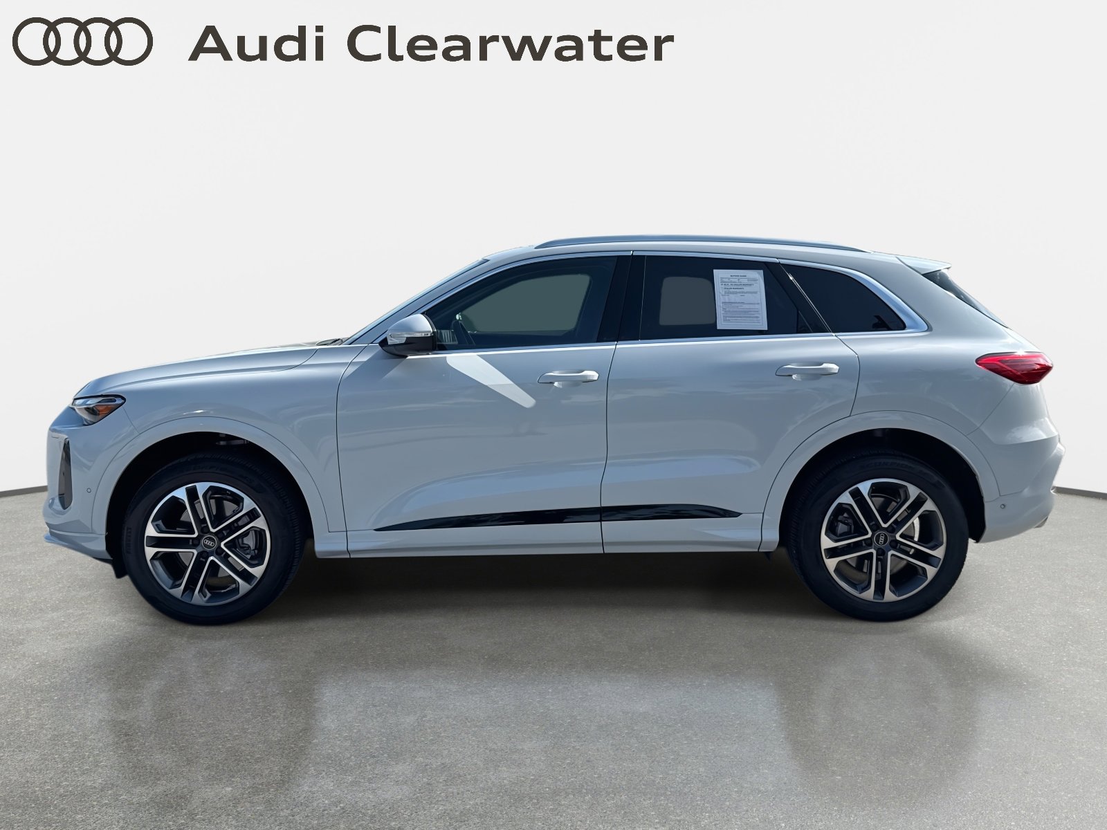 Used 2025 Audi Q5 Premium w/ Convenience Package image 3