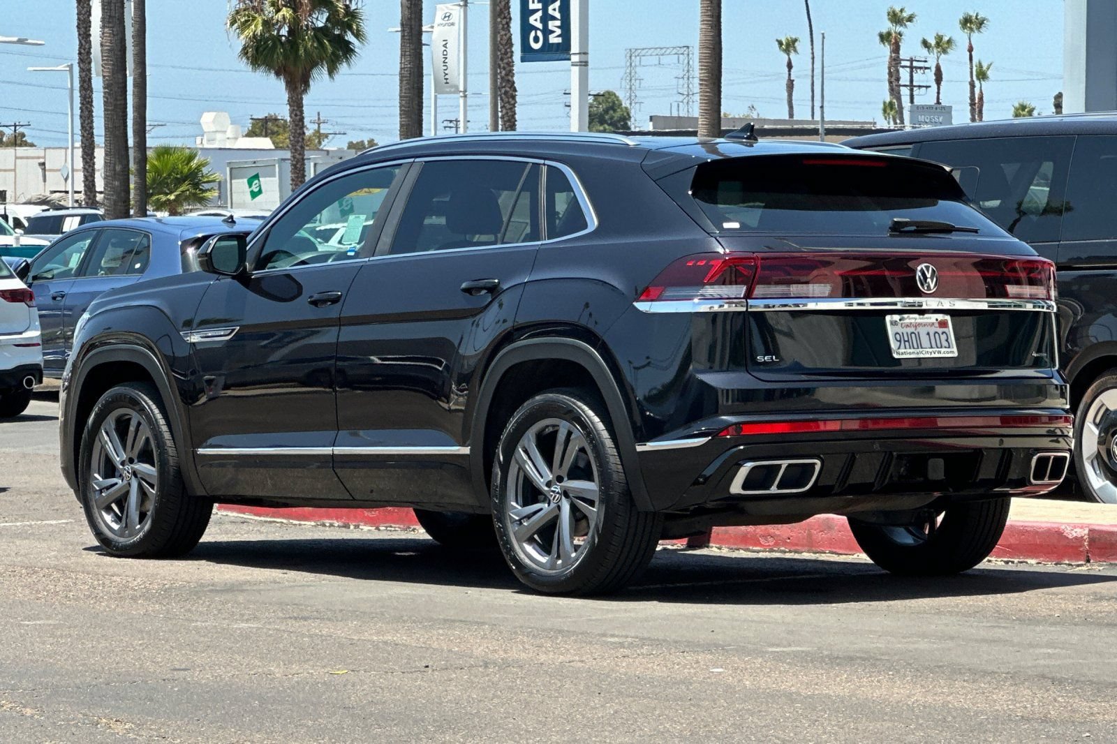 Used 2024 Volkswagen Atlas Cross Sport SEL R-Line AWD/4WD image 6