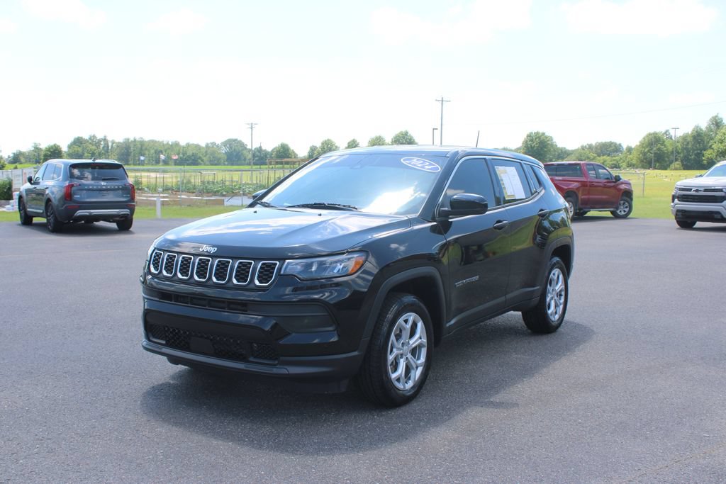 Used 2024 Jeep Compass Sport AWD/4WD image 4